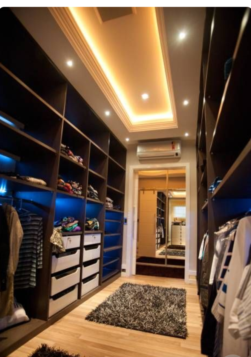 Большая открытая гардеробная комната с комбинированным наполнением Красноярск