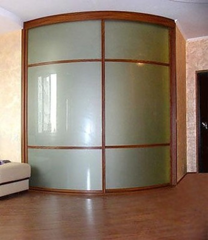 Встроенный шкаф купе радиусный в классическом стиле Красноярск